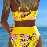 Kontrasztos virágmintás bikini és hasíték
